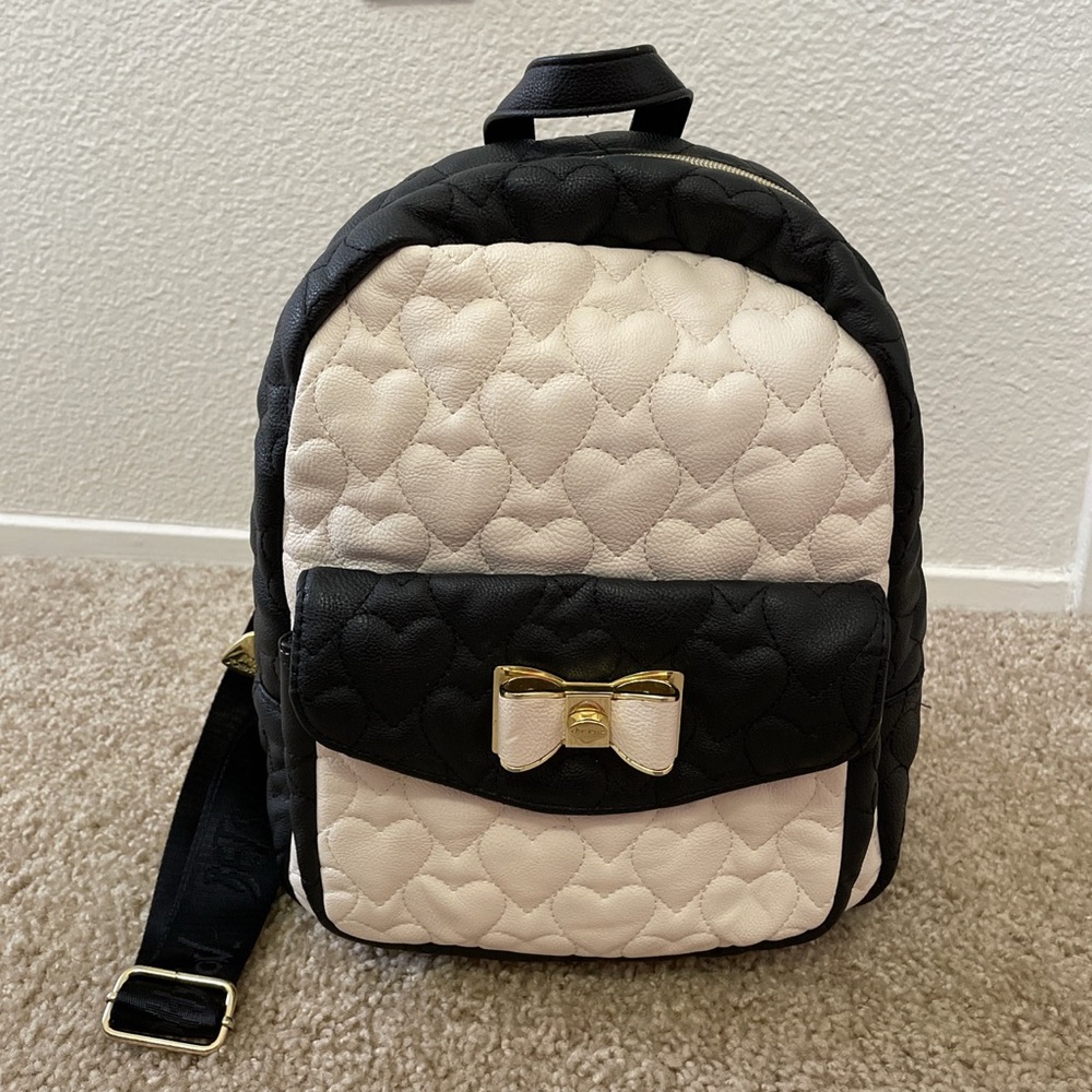 Mini Juicy Couture of the shoulder backpack.
